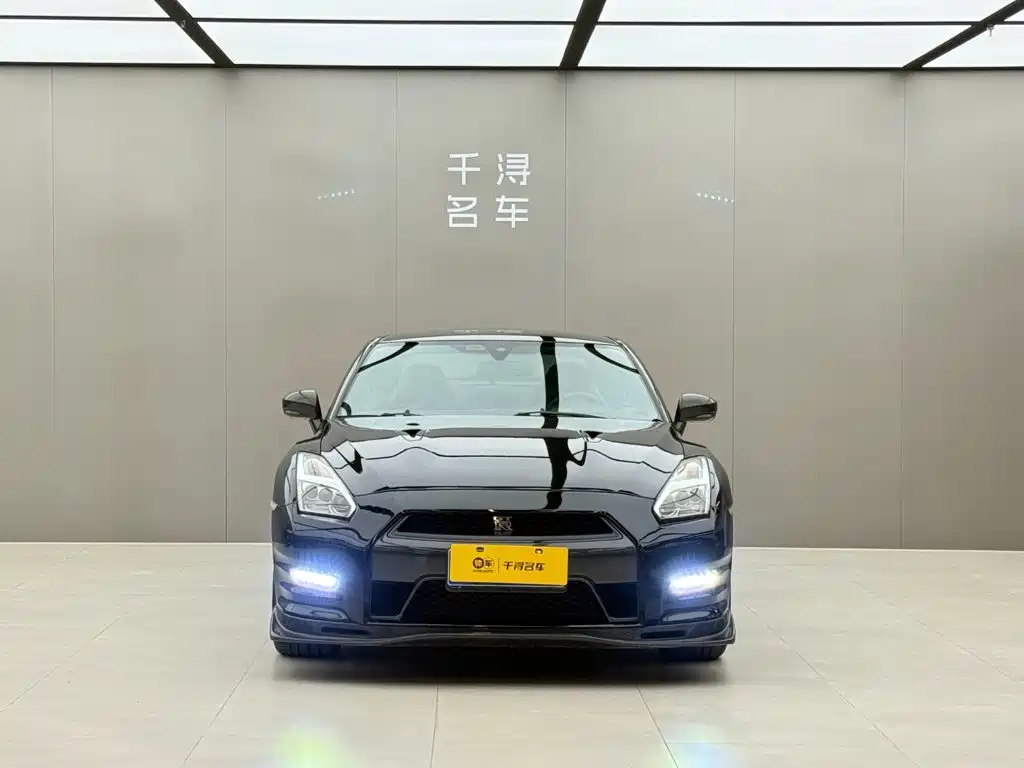 Nissan GT-R — миниатюра 2