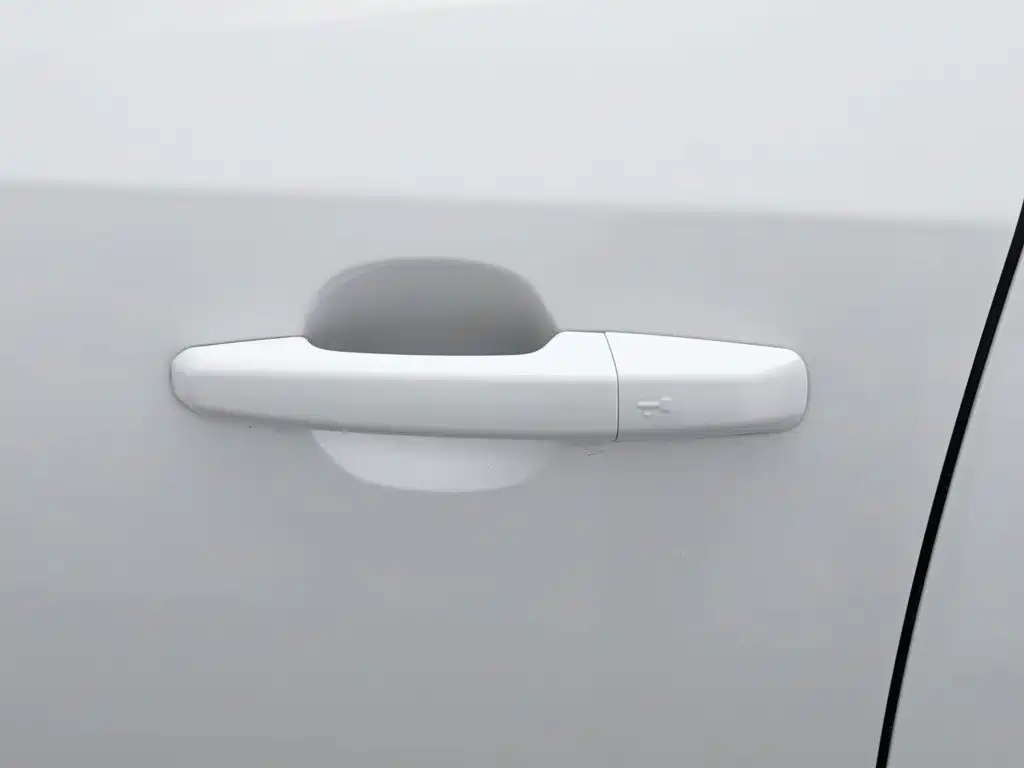 Jaguar E-PACE — миниатюра 18
