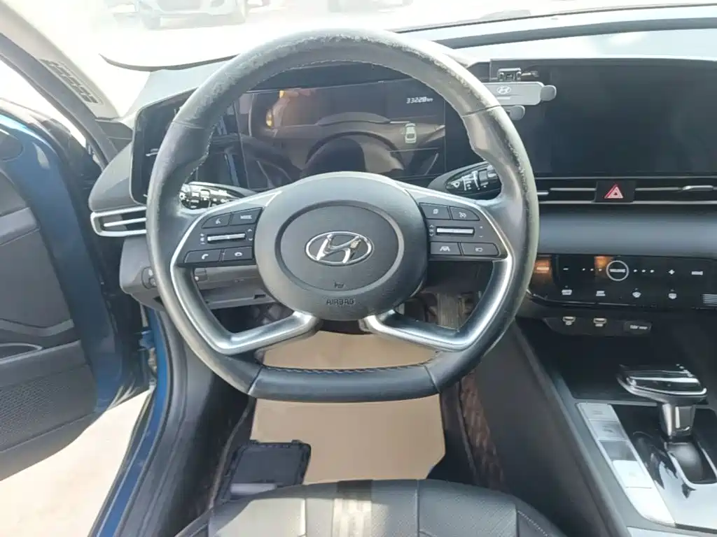 Hyundai Elantra — миниатюра 11