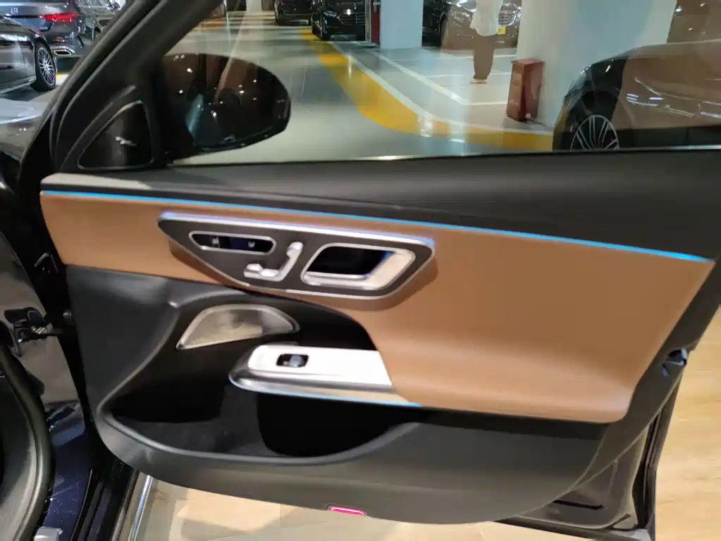 Mercedes-Benz E-Class — миниатюра 11
