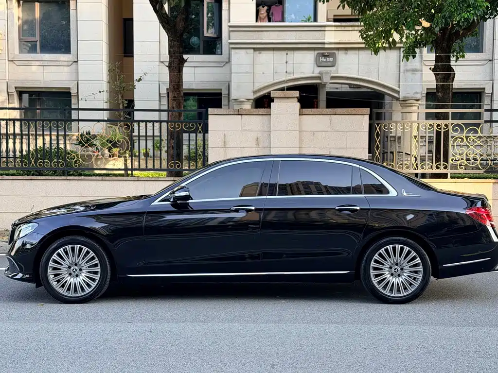 Mercedes-Benz E-Class — миниатюра 12