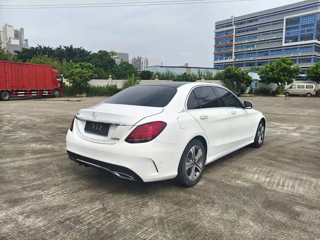 Mercedes-Benz C-Class — миниатюра 6