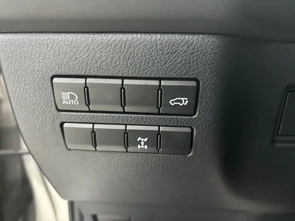 Lexus NX — миниатюра 19