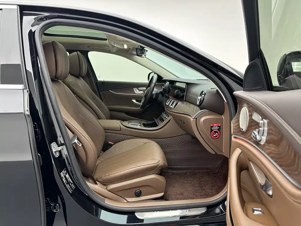 Mercedes-Benz E-Class 2023 — фото 18