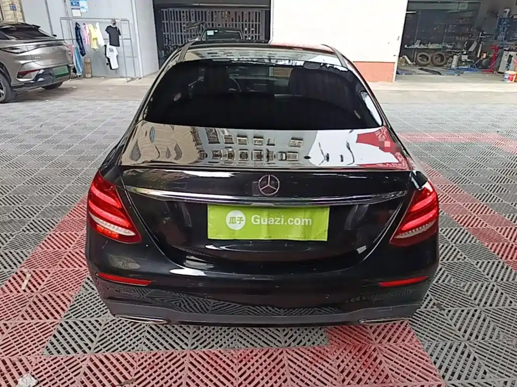 Mercedes-Benz E-Class — миниатюра 6