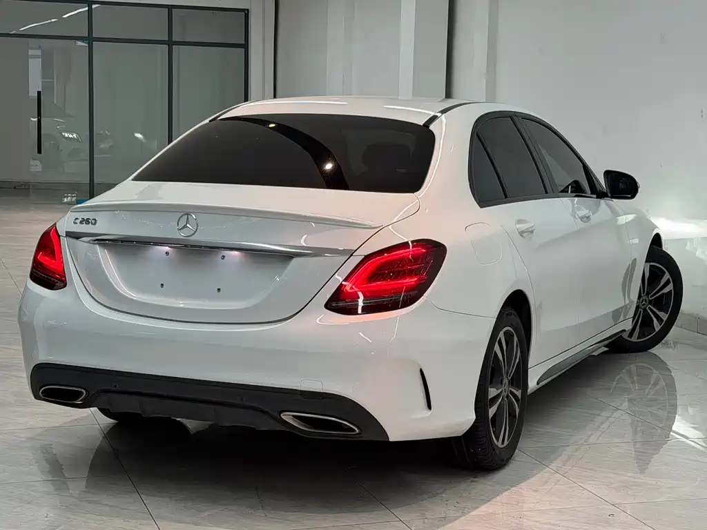 Mercedes-Benz C-Class — миниатюра 7