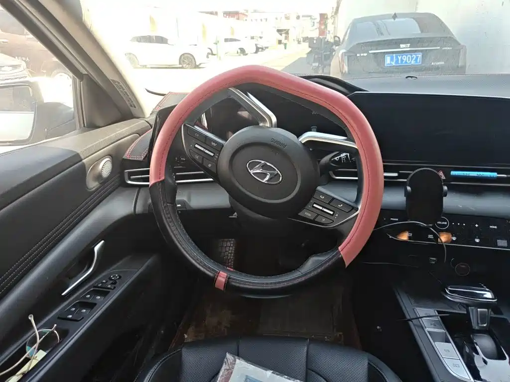 Hyundai Elantra — миниатюра 11