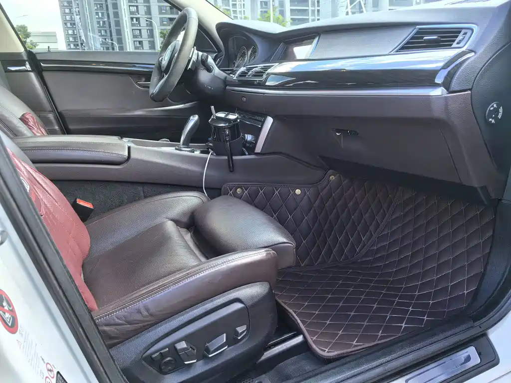 BMW 5 Series GT — миниатюра 4