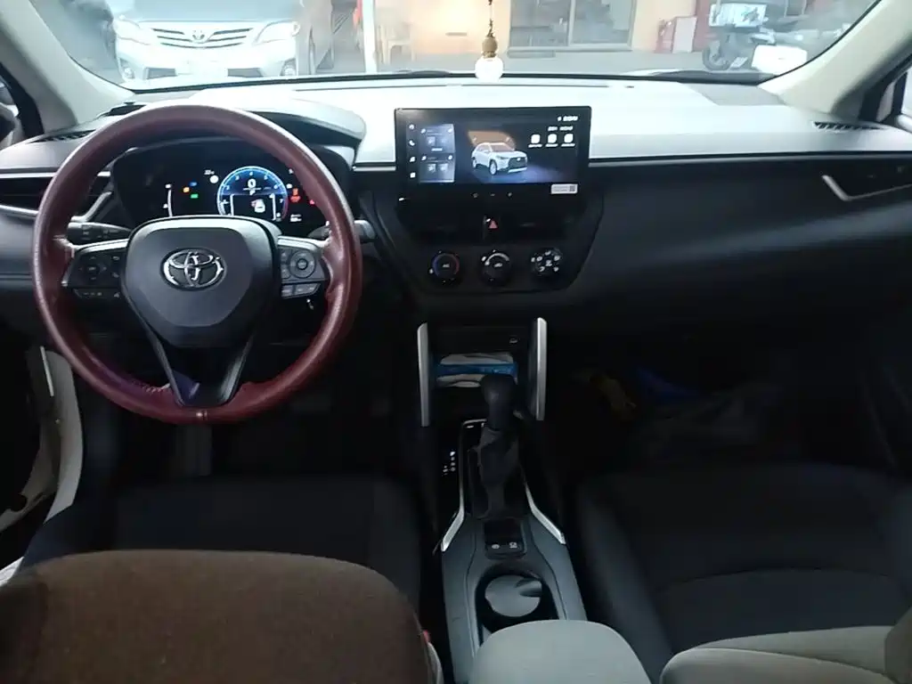 Toyota Corolla Cross — миниатюра 10