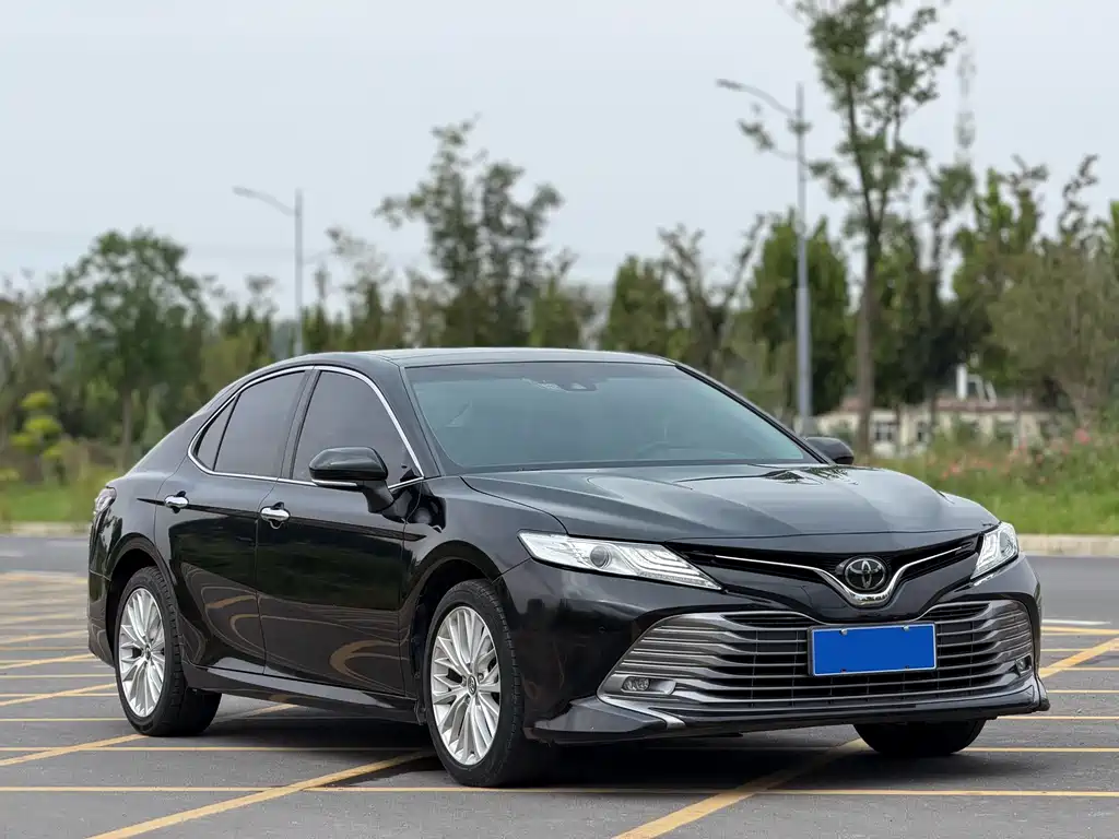 Toyota Camry — миниатюра 3
