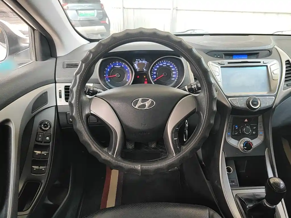 Hyundai Elantra Langdong — миниатюра 11