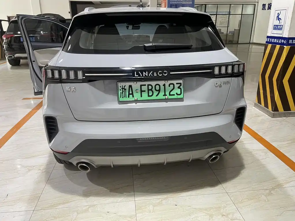 Lynk & Co 06 EM-P - фото 8