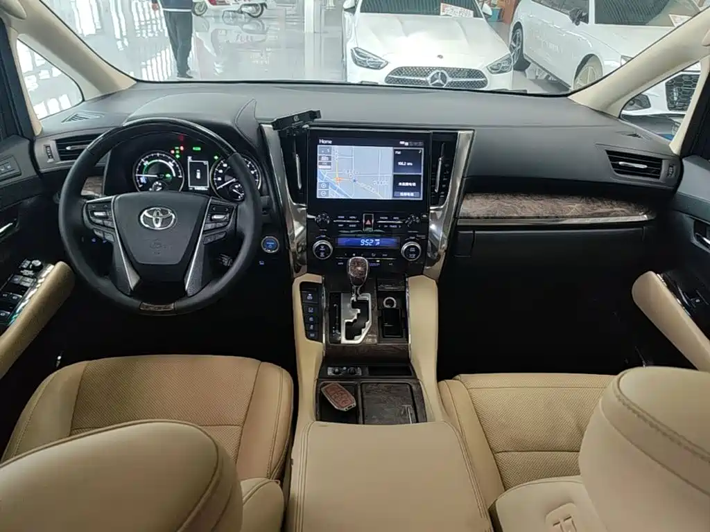 Toyota Vellfire — миниатюра 10