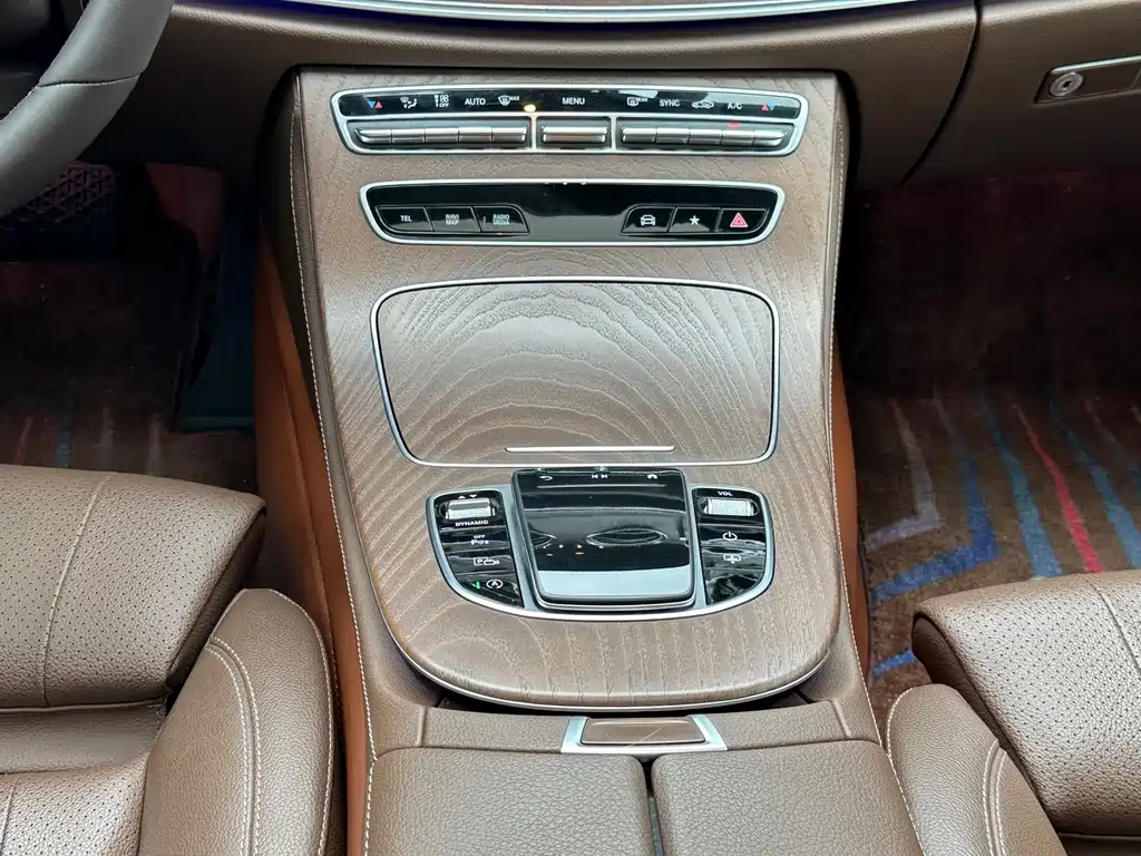Mercedes-Benz E-Class — миниатюра 13