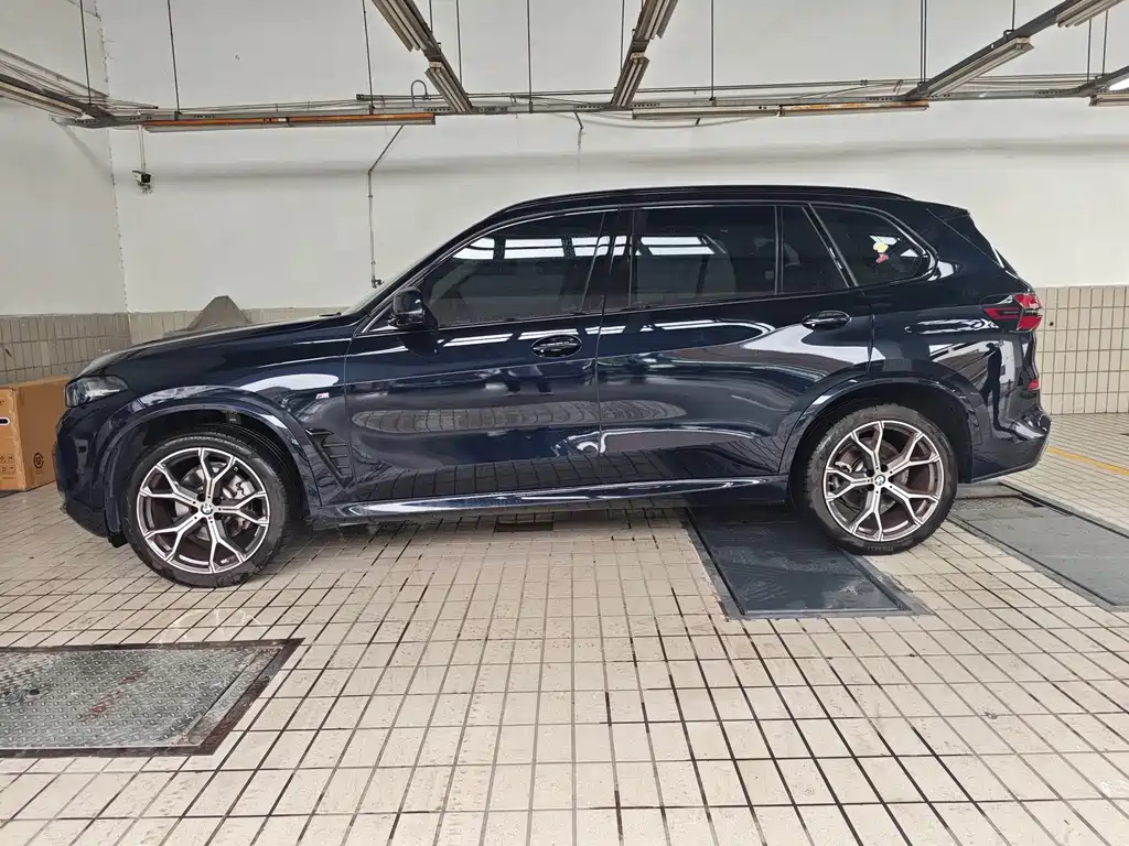 BMW X5 2023 xDrive 30Li Premium M Sport