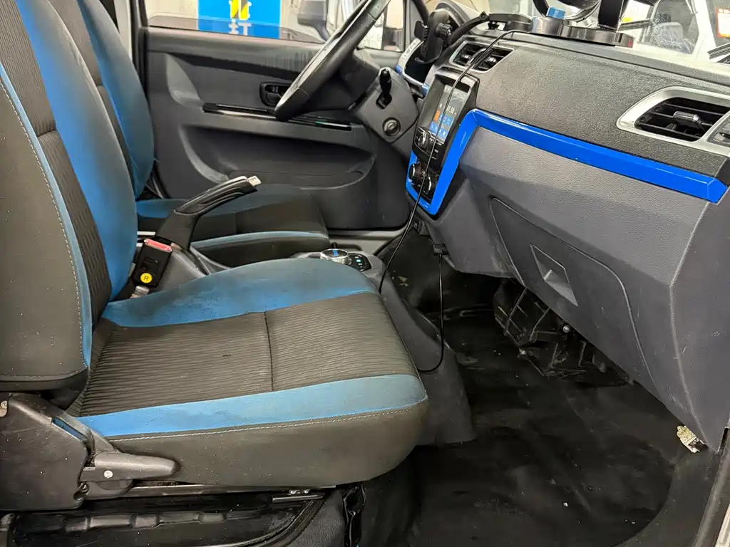 SRM Xinyuan T5L EV — миниатюра 8