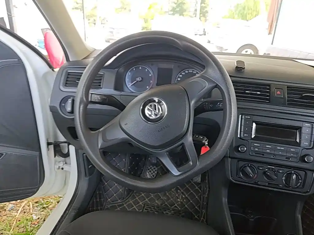 Volkswagen Santana — миниатюра 11