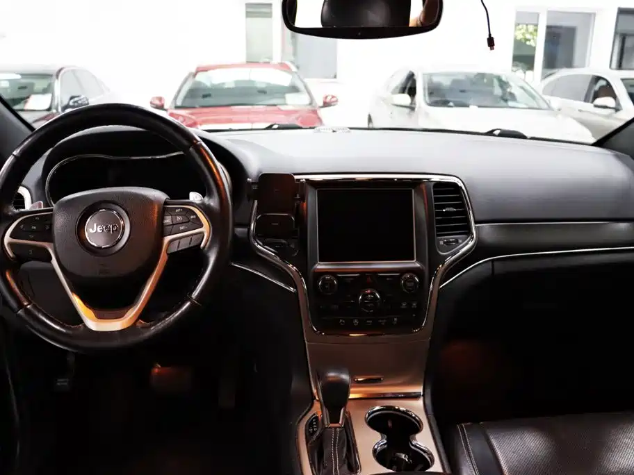 Jeep Grand Cherokee (Import) — миниатюра 8