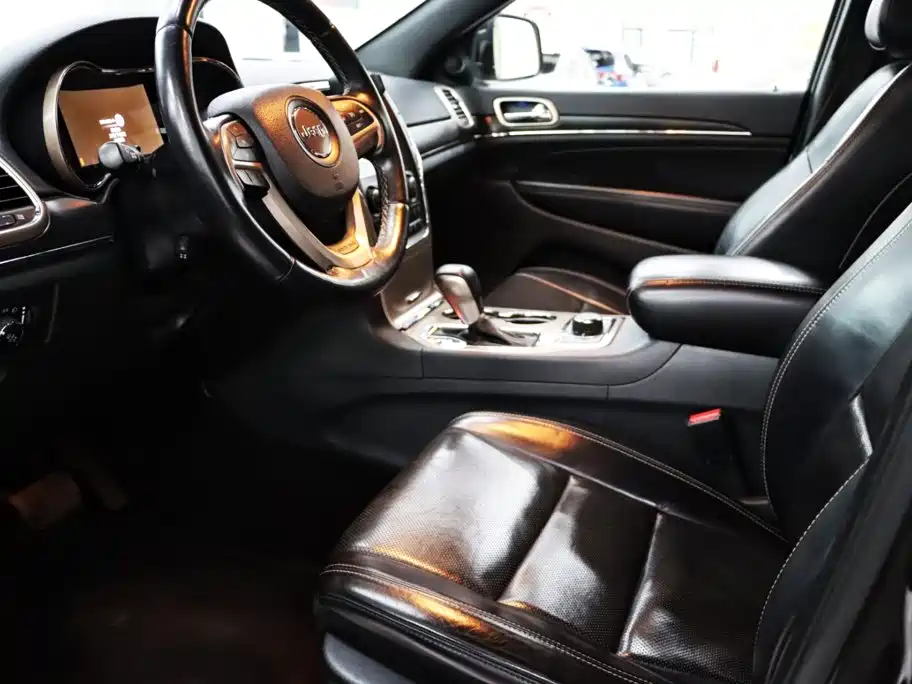 Jeep Grand Cherokee (Import) — миниатюра 7