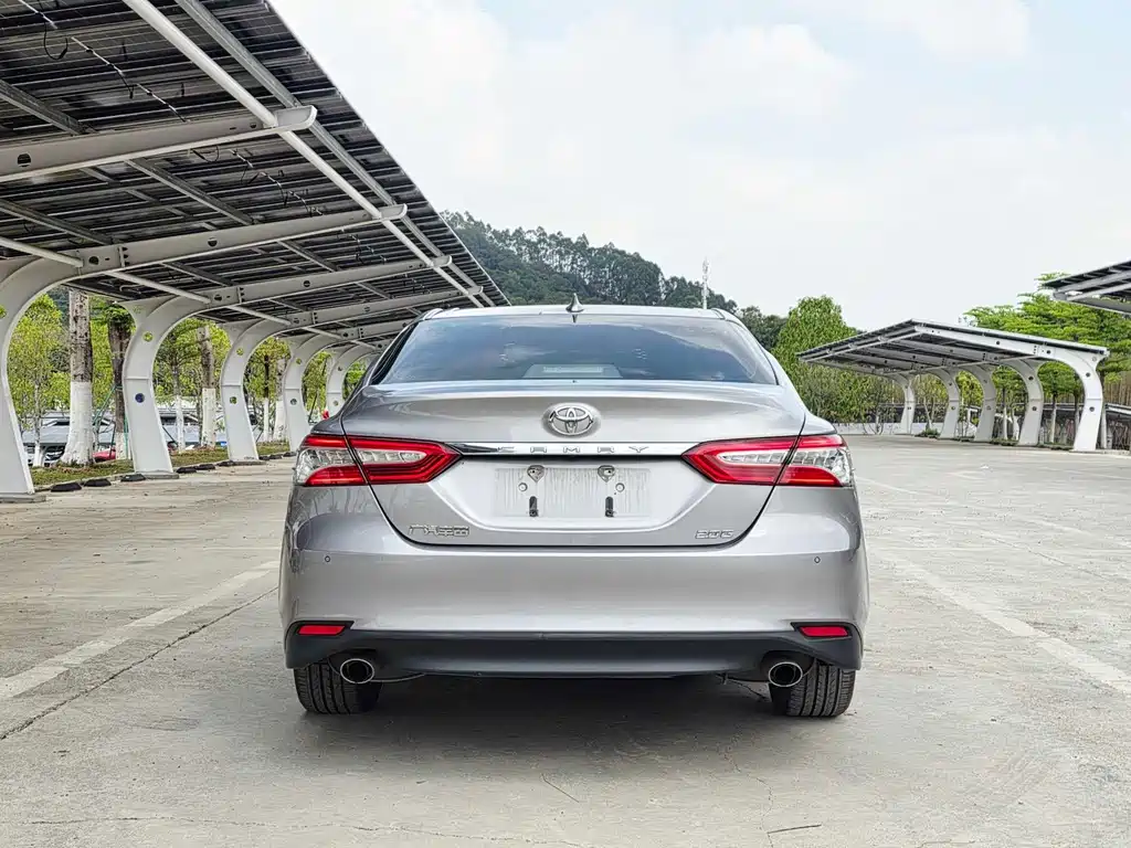 Toyota Camry — миниатюра 20