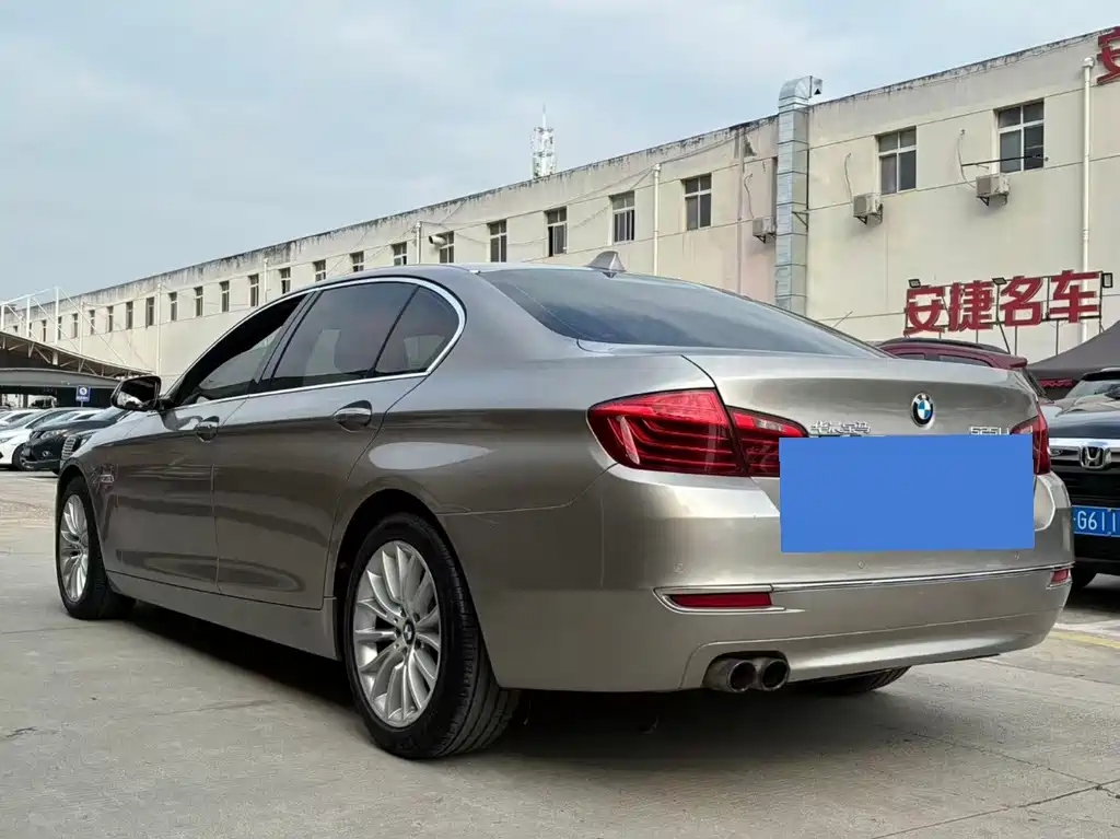 BMW 5 Series — миниатюра 9