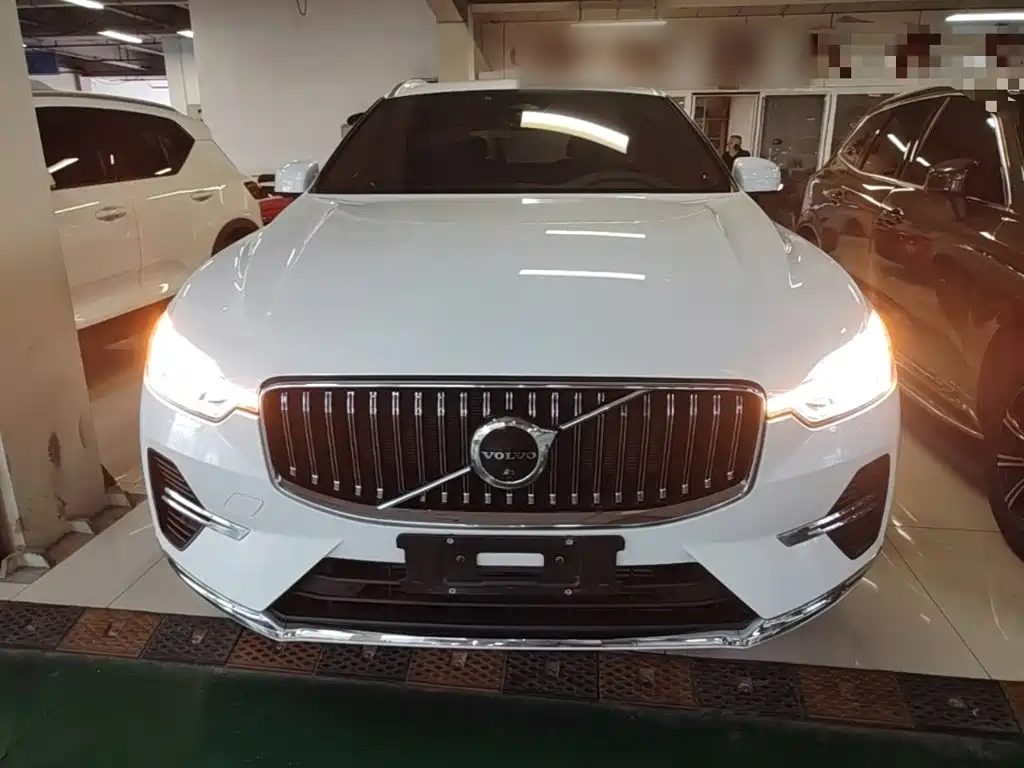 Volvo XC60 PHEV — миниатюра 3