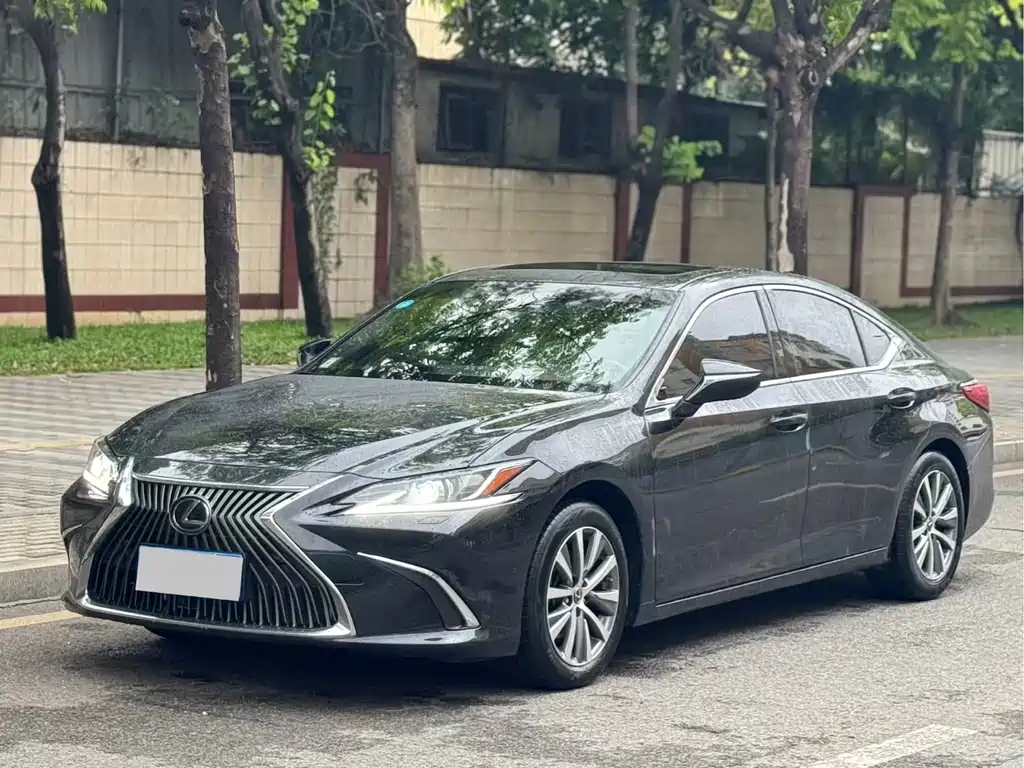 Lexus ES 2020