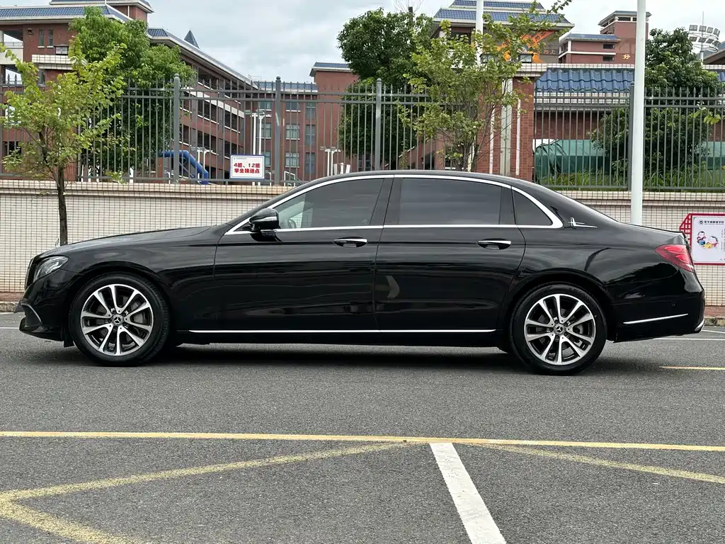 Mercedes-Benz E-Class — миниатюра 16