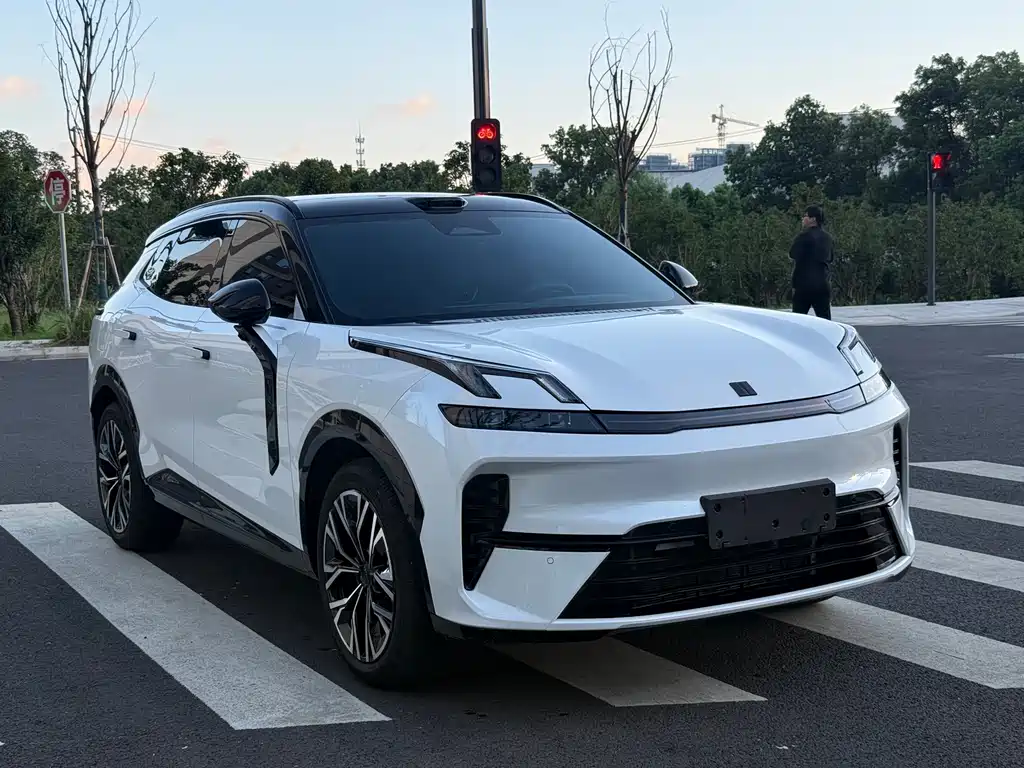 Lynk & Co 08 EM-P — миниатюра 3