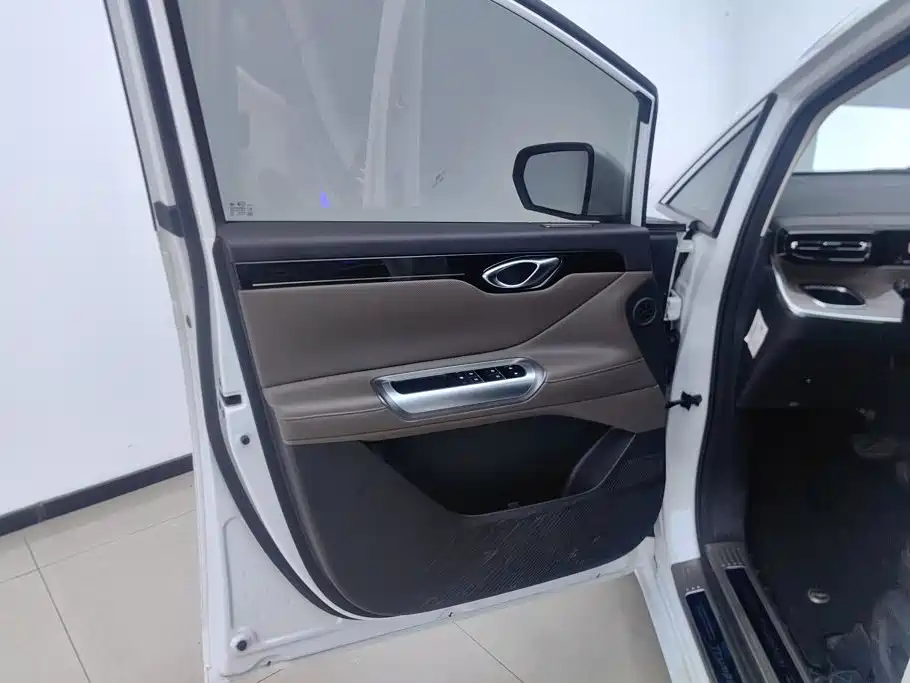 GAC Motor 传祺E8 PHEV — миниатюра 7