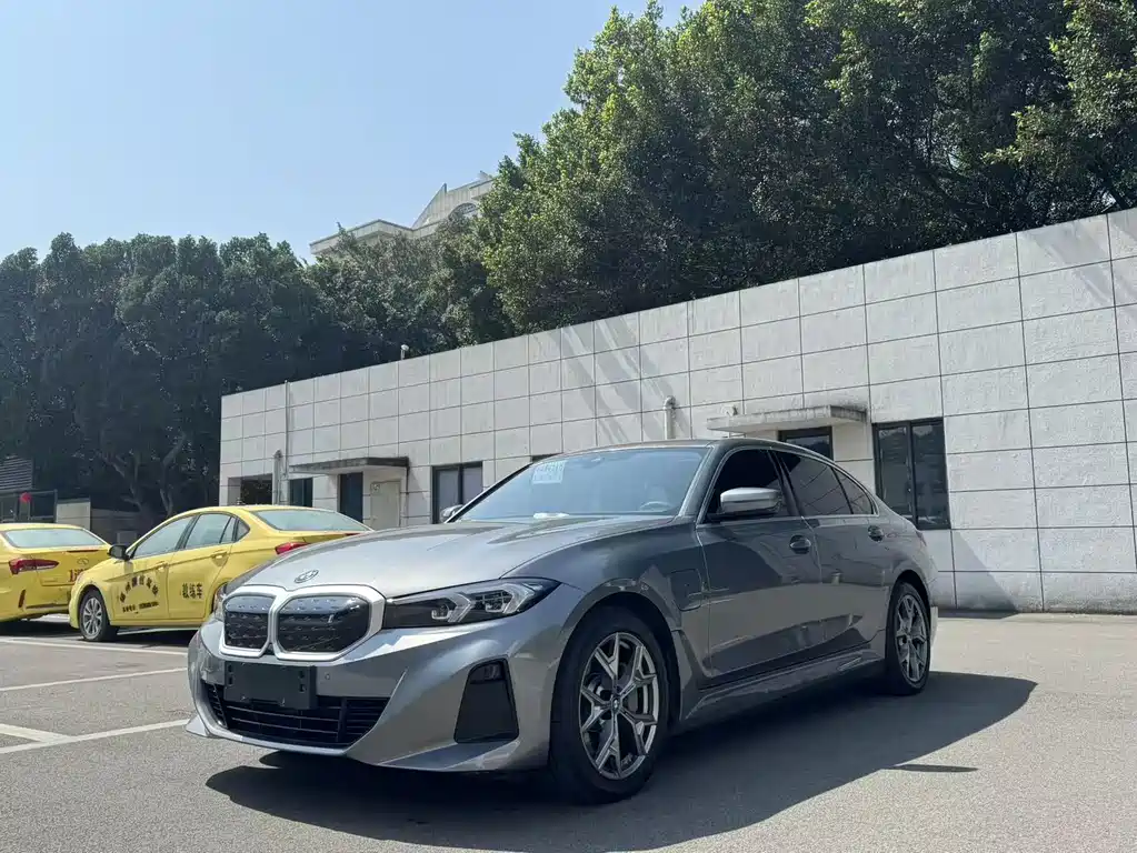 BMW i3 2022 eDrive 35 L
