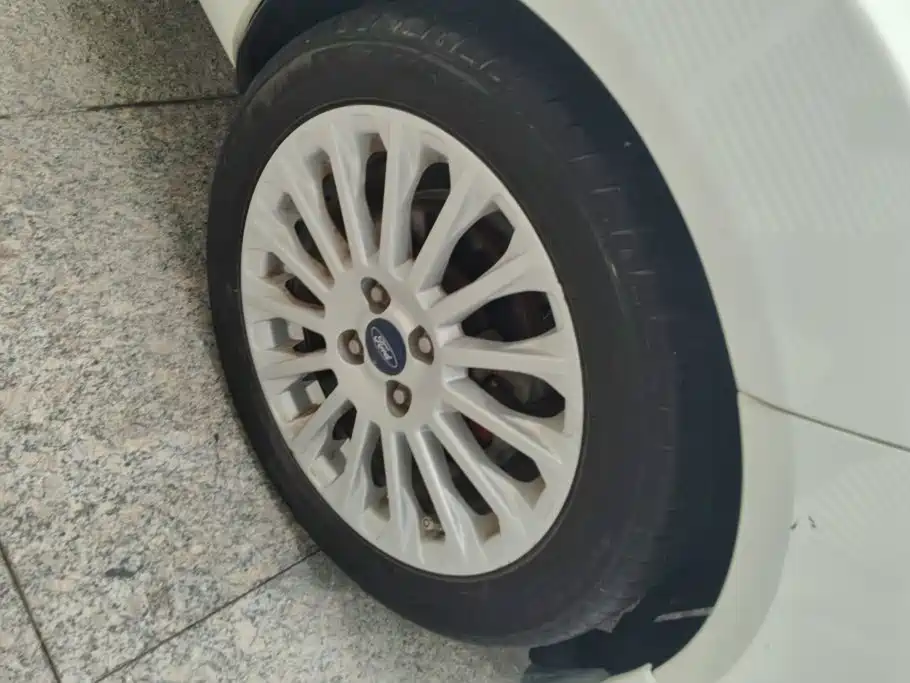 Ford Fiesta — миниатюра 6
