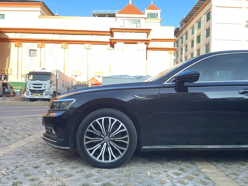 Volkswagen Phideon — миниатюра 8