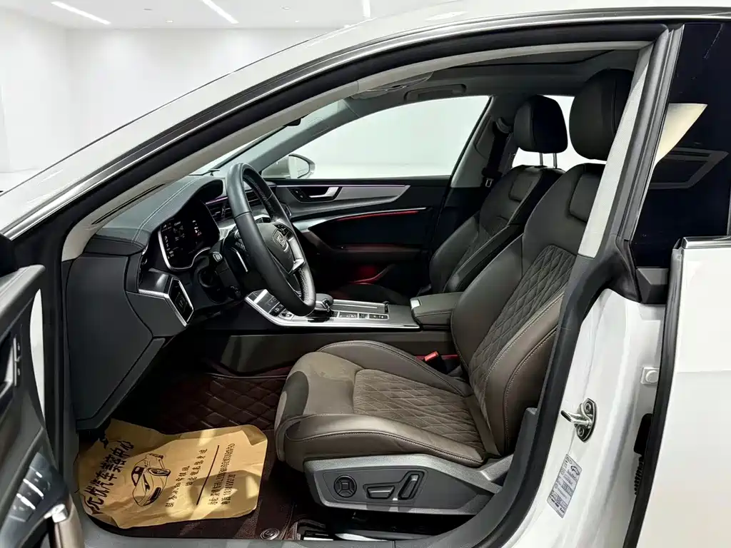 Audi A7L 2024 45TFSI quattro S-line