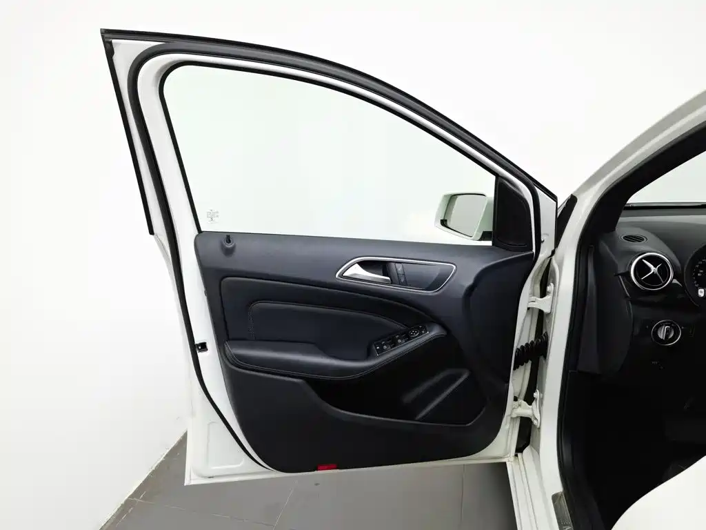 Mercedes-Benz B-Class — миниатюра 8