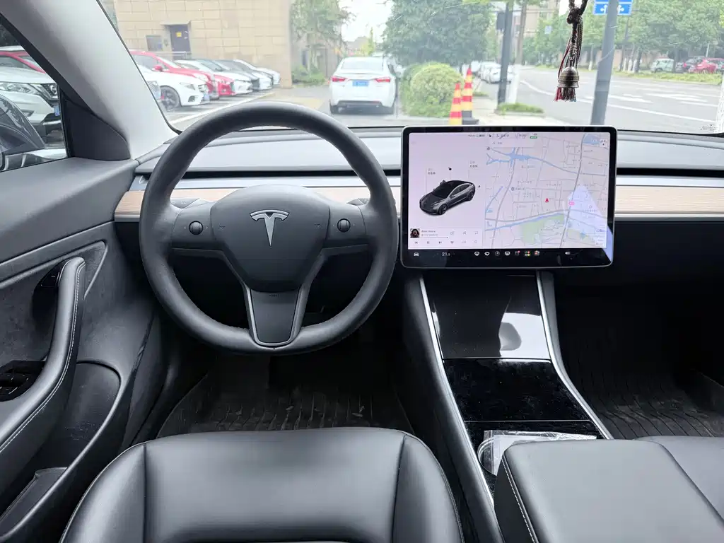 Tesla Model 3 — миниатюра 12