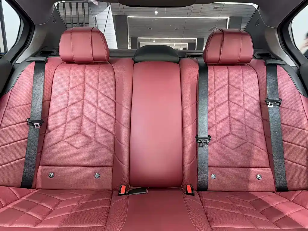 BMW 5 Series — миниатюра 5
