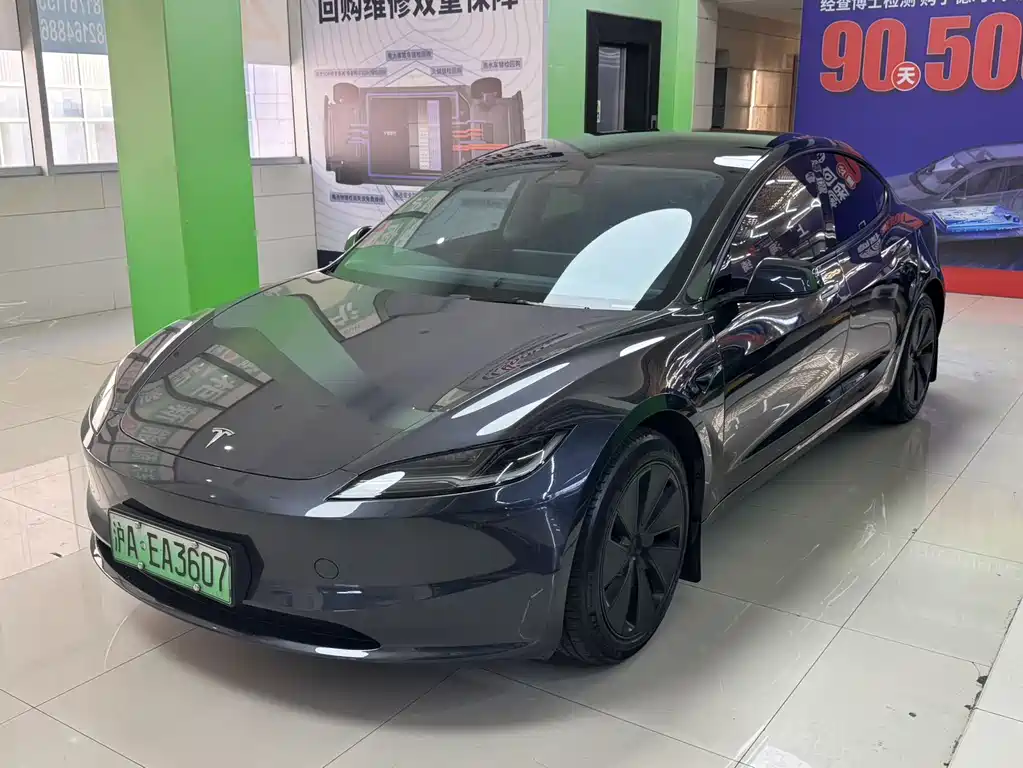 Tesla Model 3 2024