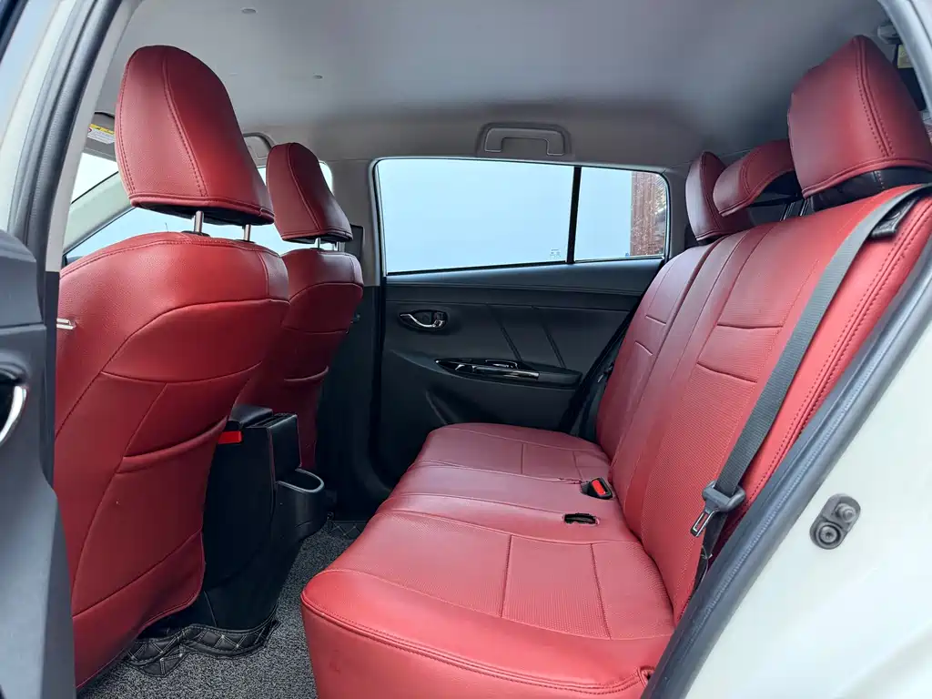 Toyota Yaris L — миниатюра 17