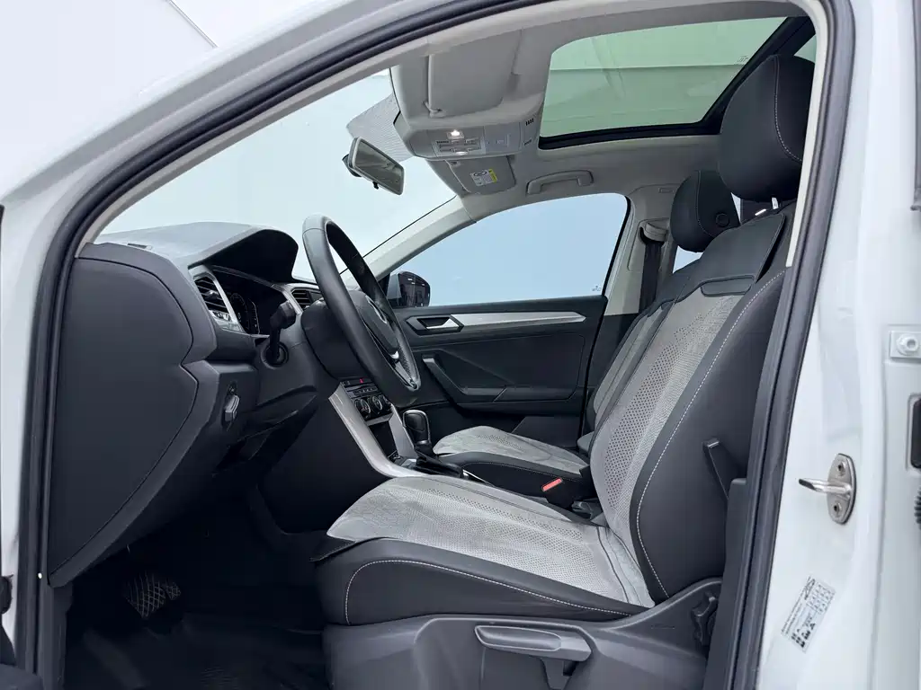 Volkswagen T-Roc — миниатюра 10