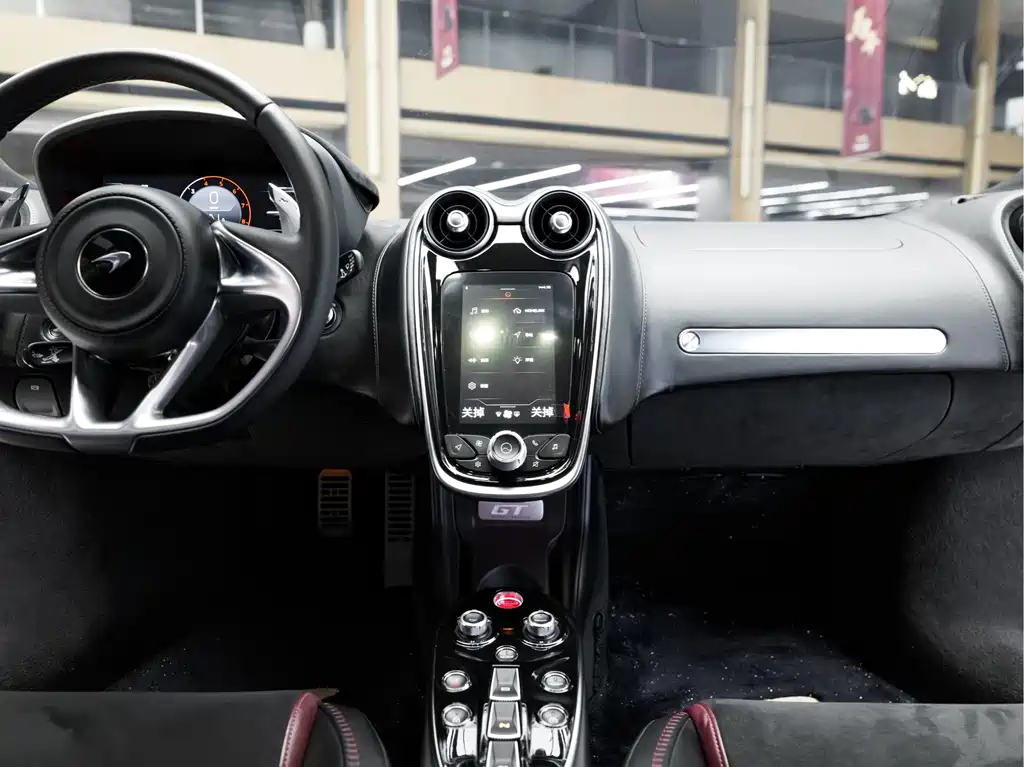 McLaren GT — миниатюра 10