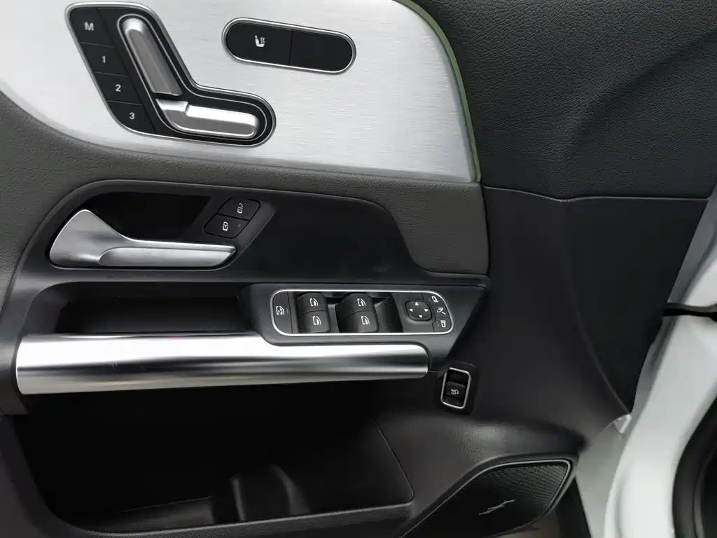 Mercedes-Benz GLA AMG — миниатюра 9