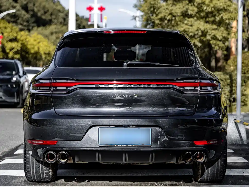 PORSCHE MACAN