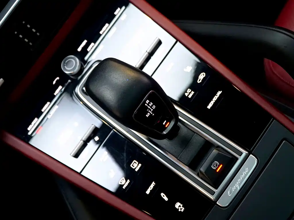 Porsche Cayenne — миниатюра 12