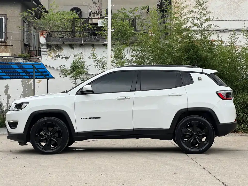 Jeep Compass — миниатюра 7