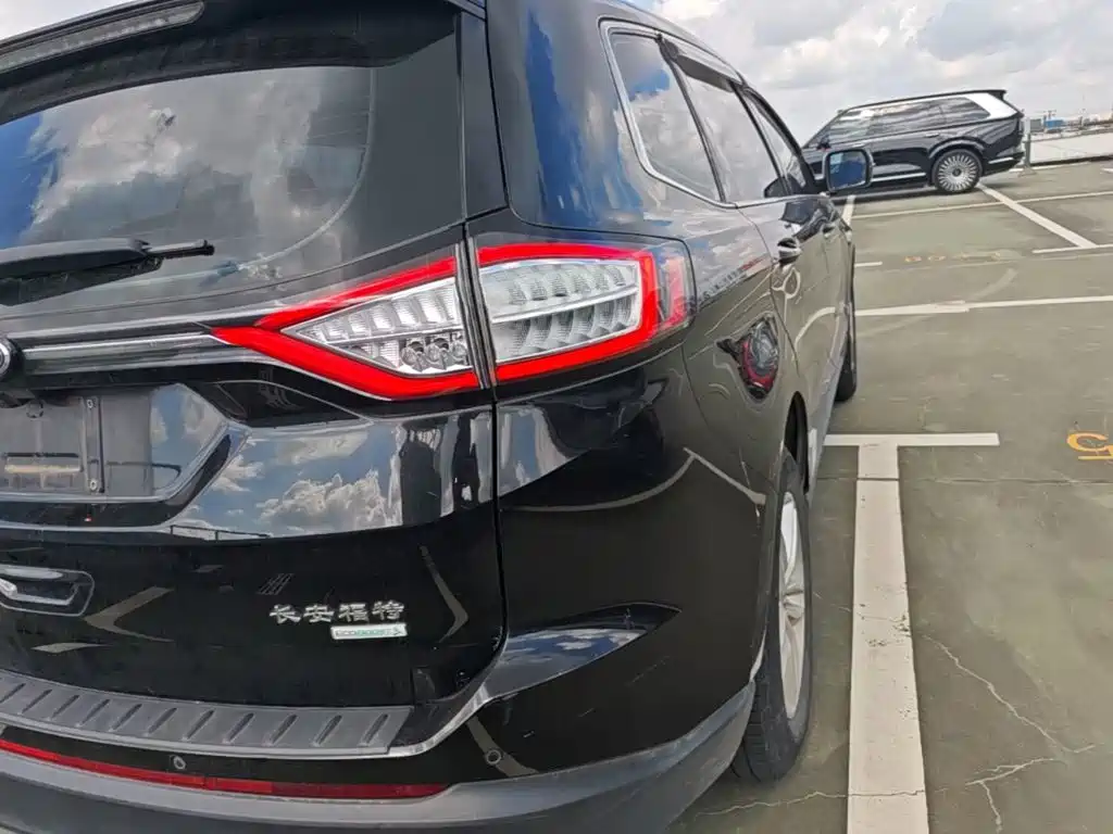 Ford Edge — миниатюра 8