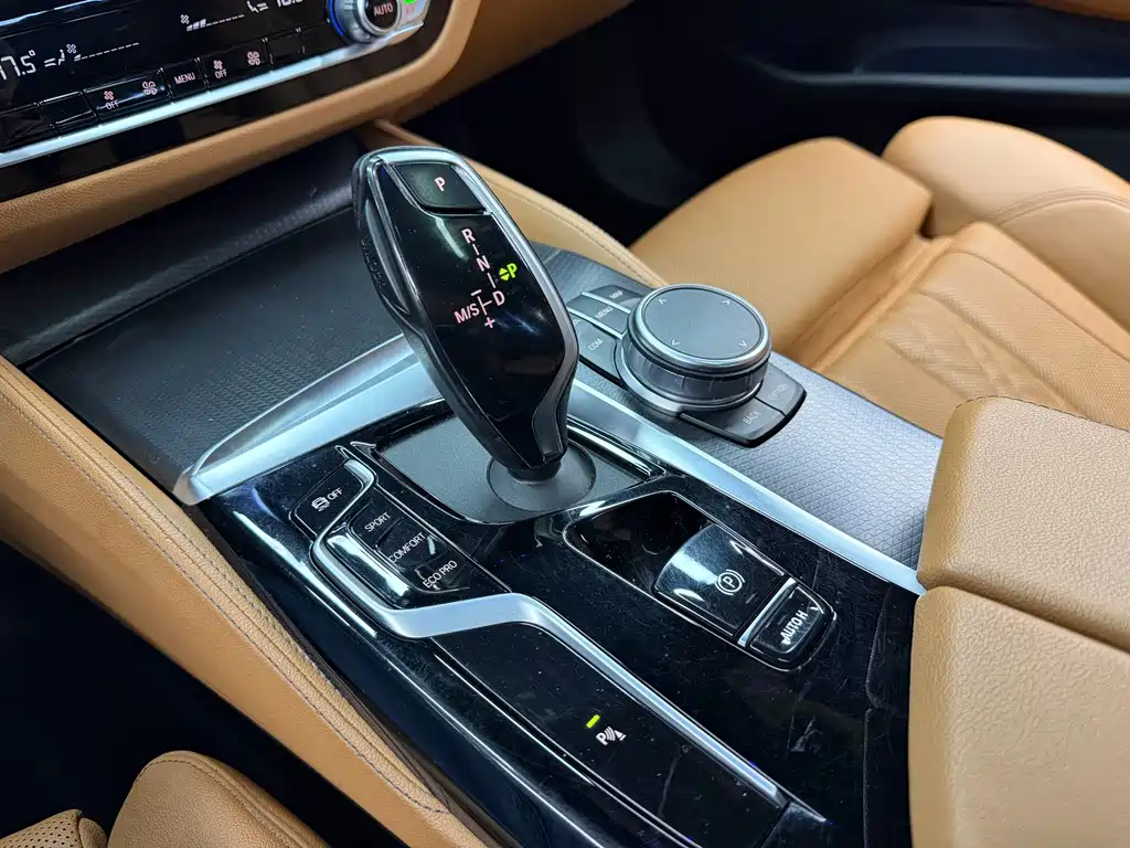 BMW 5 Series (Import) — миниатюра 17
