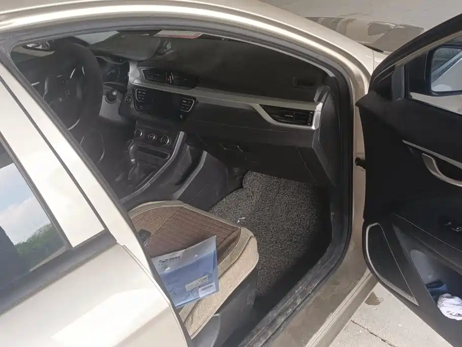 Geely Emgrand — миниатюра 8