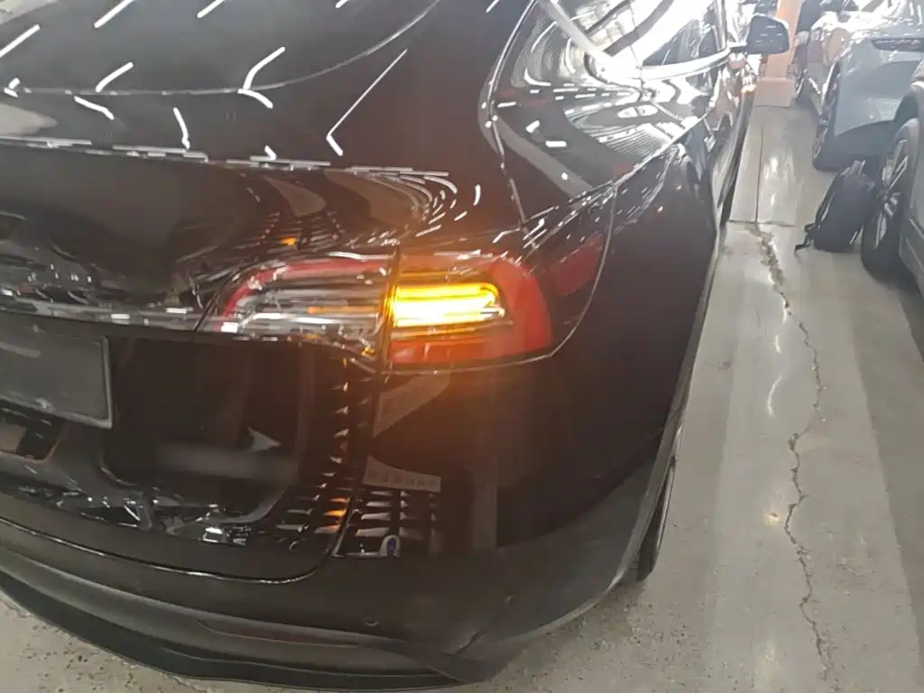 Tesla Model Y — миниатюра 24