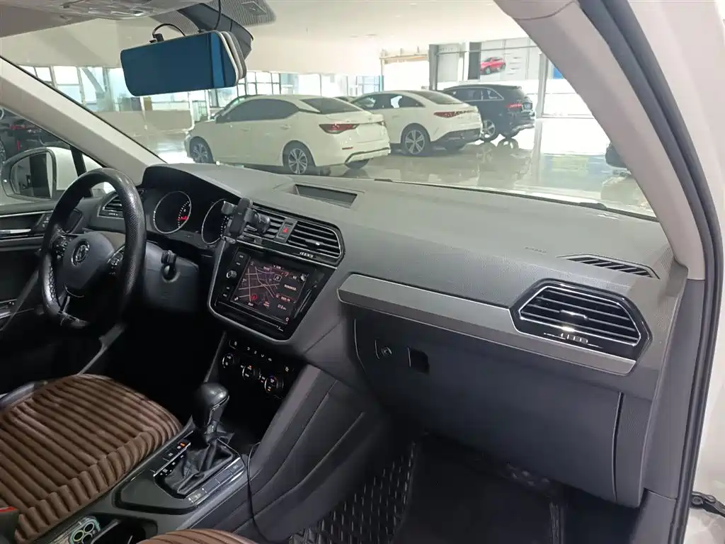Volkswagen Tiguan L — миниатюра 10